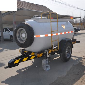維護(hù)和保養(yǎng)水罐拖車時應(yīng)注意哪些方面？